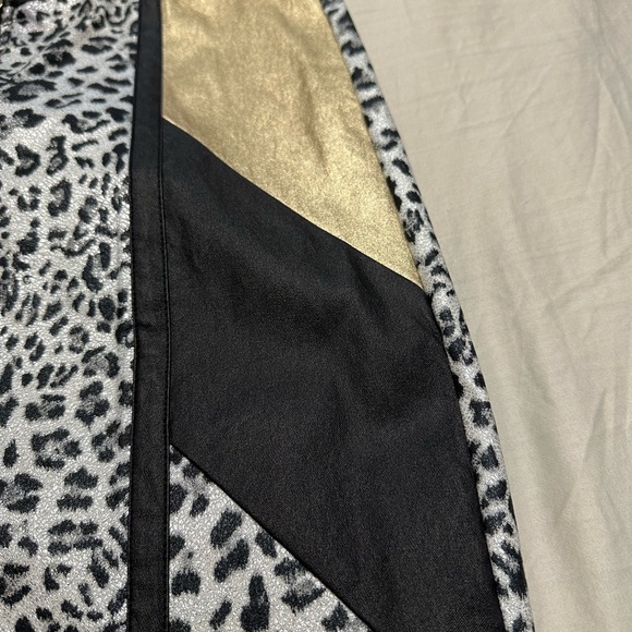 Two piece leopard print set. - Picture 4 of 8